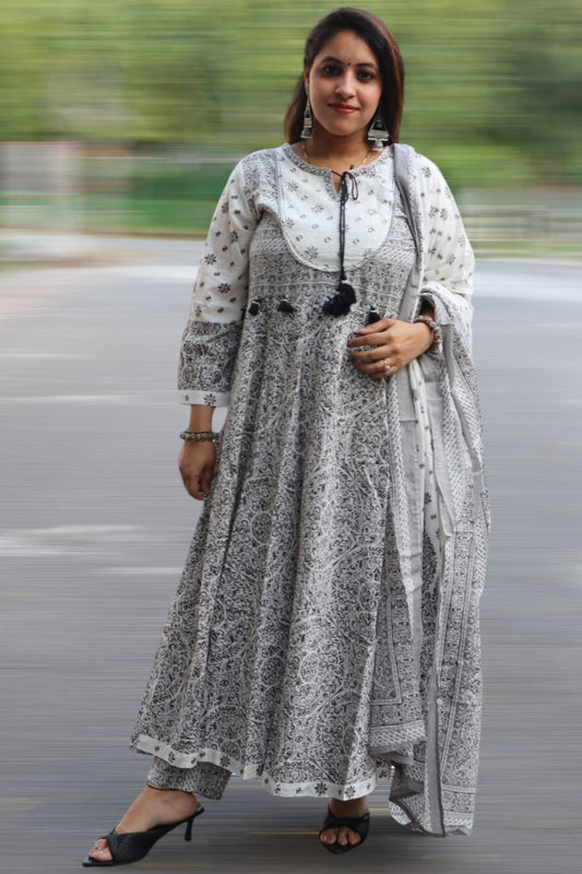 ISHI 711 Beautiful Black & White Color Cotton Anarkali 3 Pcs Suit